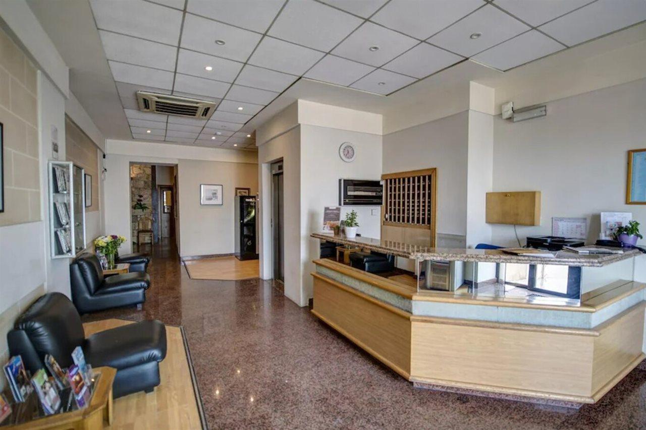 Sliema Chalet Hotel Bagian luar foto