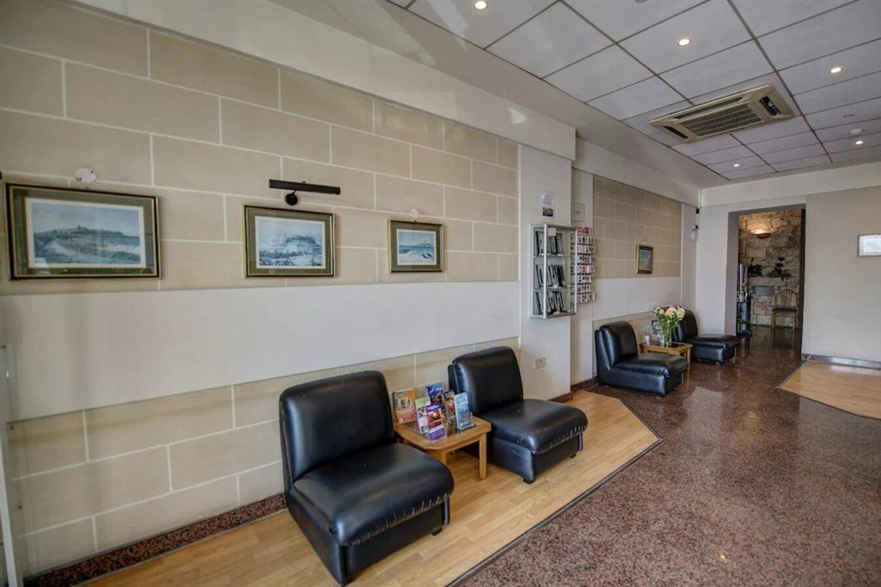 Sliema Chalet Hotel Bagian luar foto
