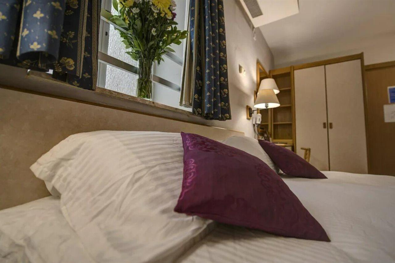 Sliema Chalet Hotel Bagian luar foto