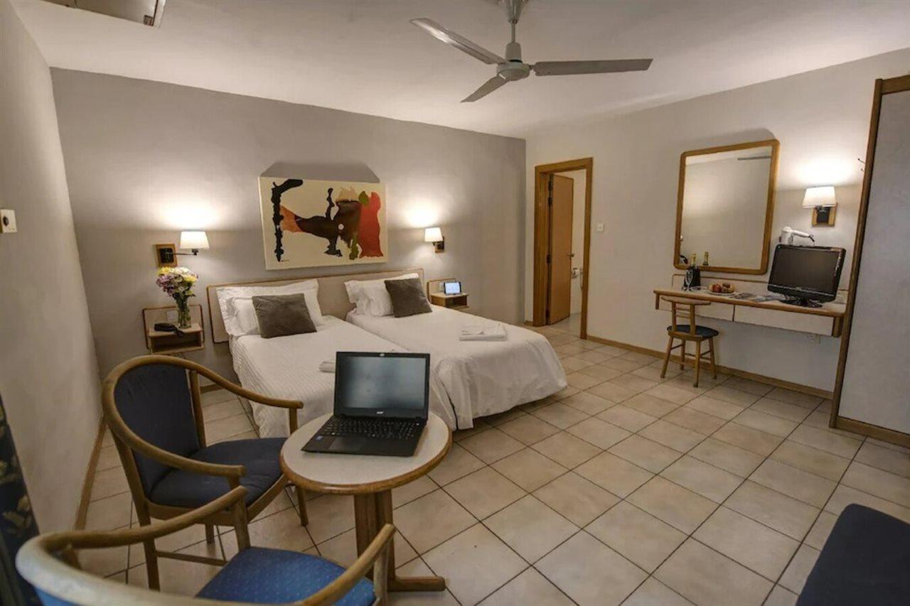 Sliema Chalet Hotel Bagian luar foto