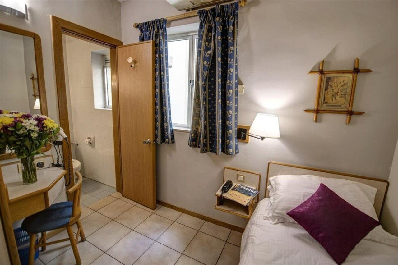 Sliema Chalet Hotel Bagian luar foto
