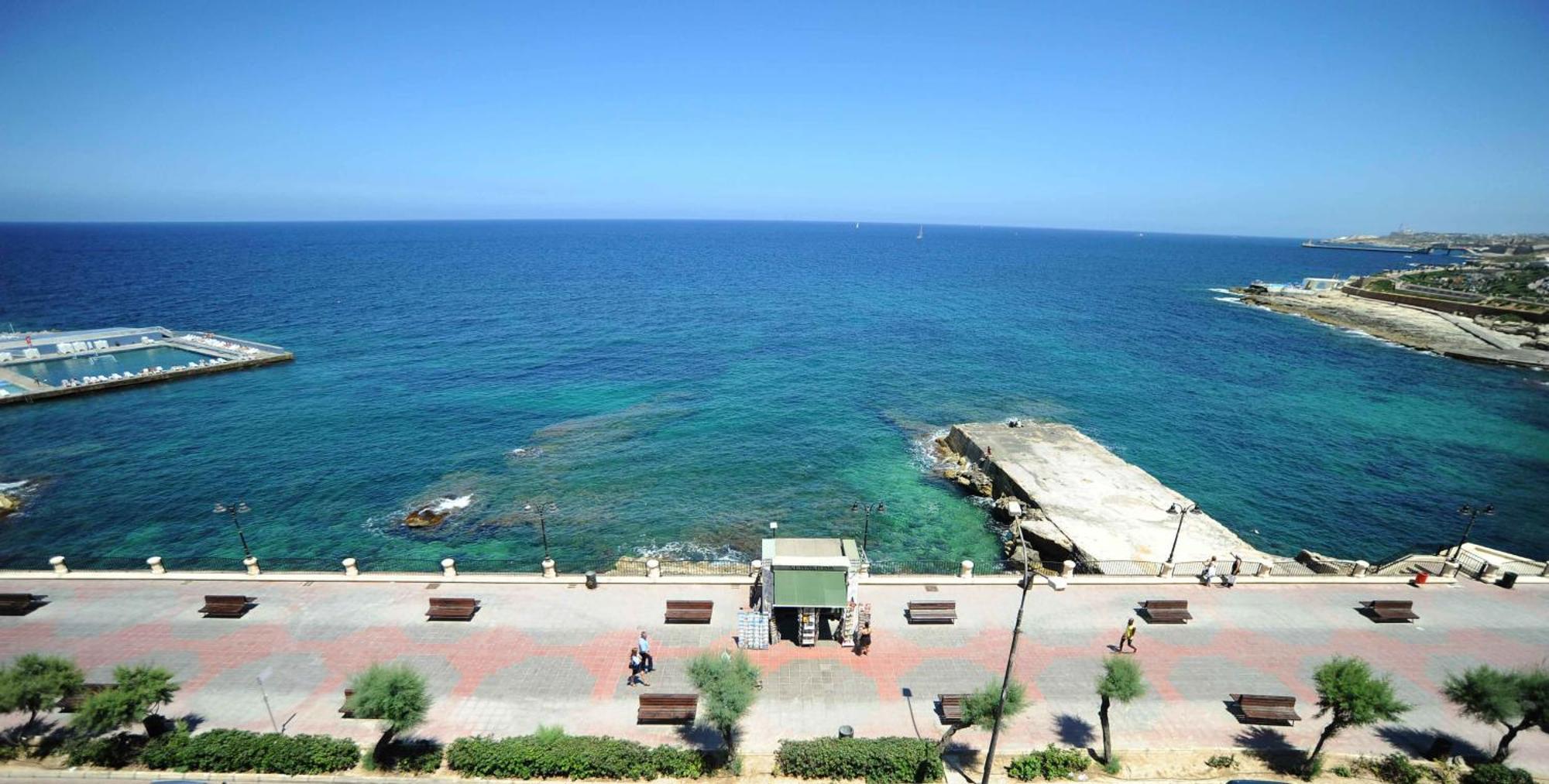 Sliema Chalet Hotel Bagian luar foto