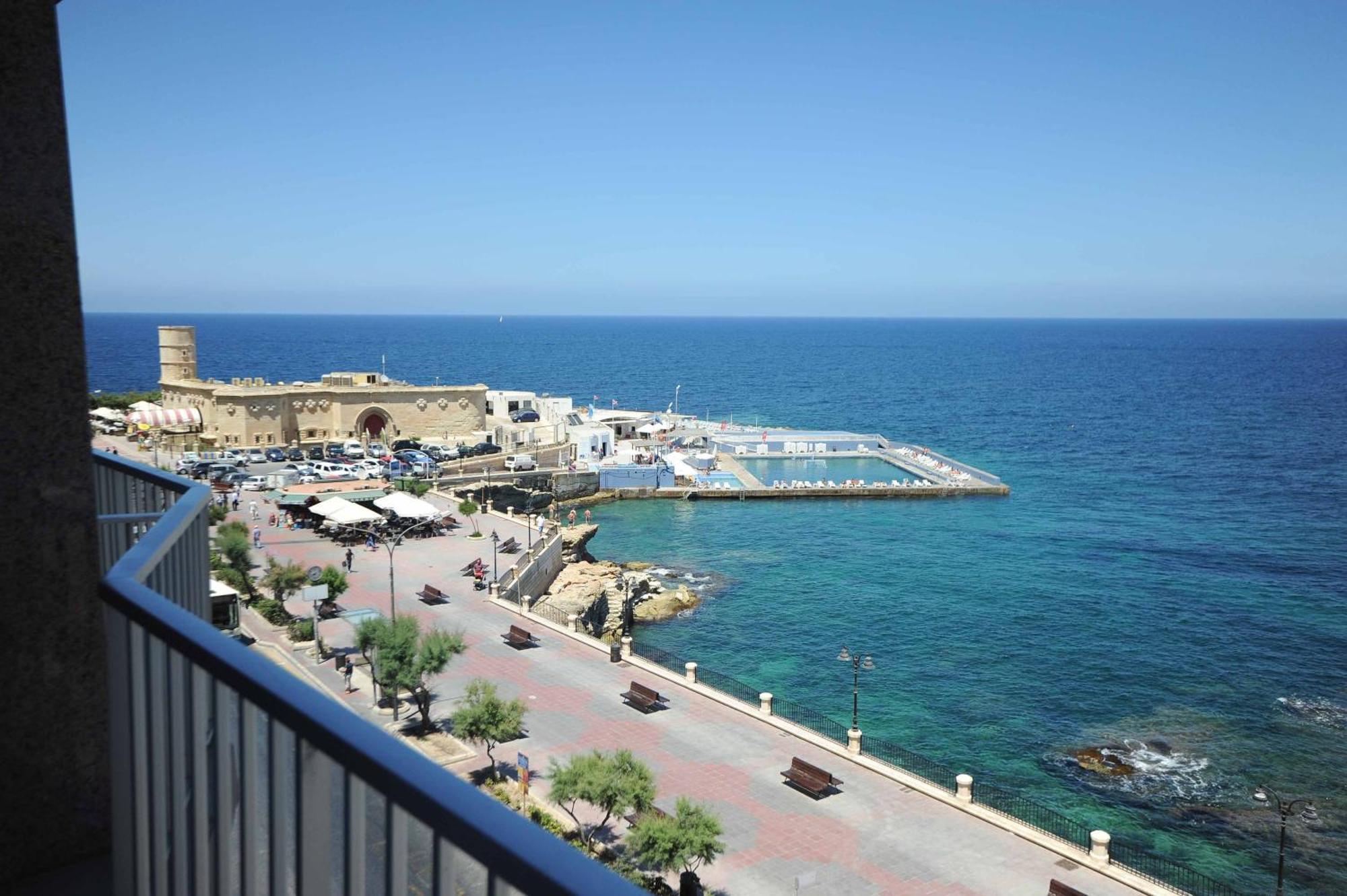 Sliema Chalet Hotel Bagian luar foto