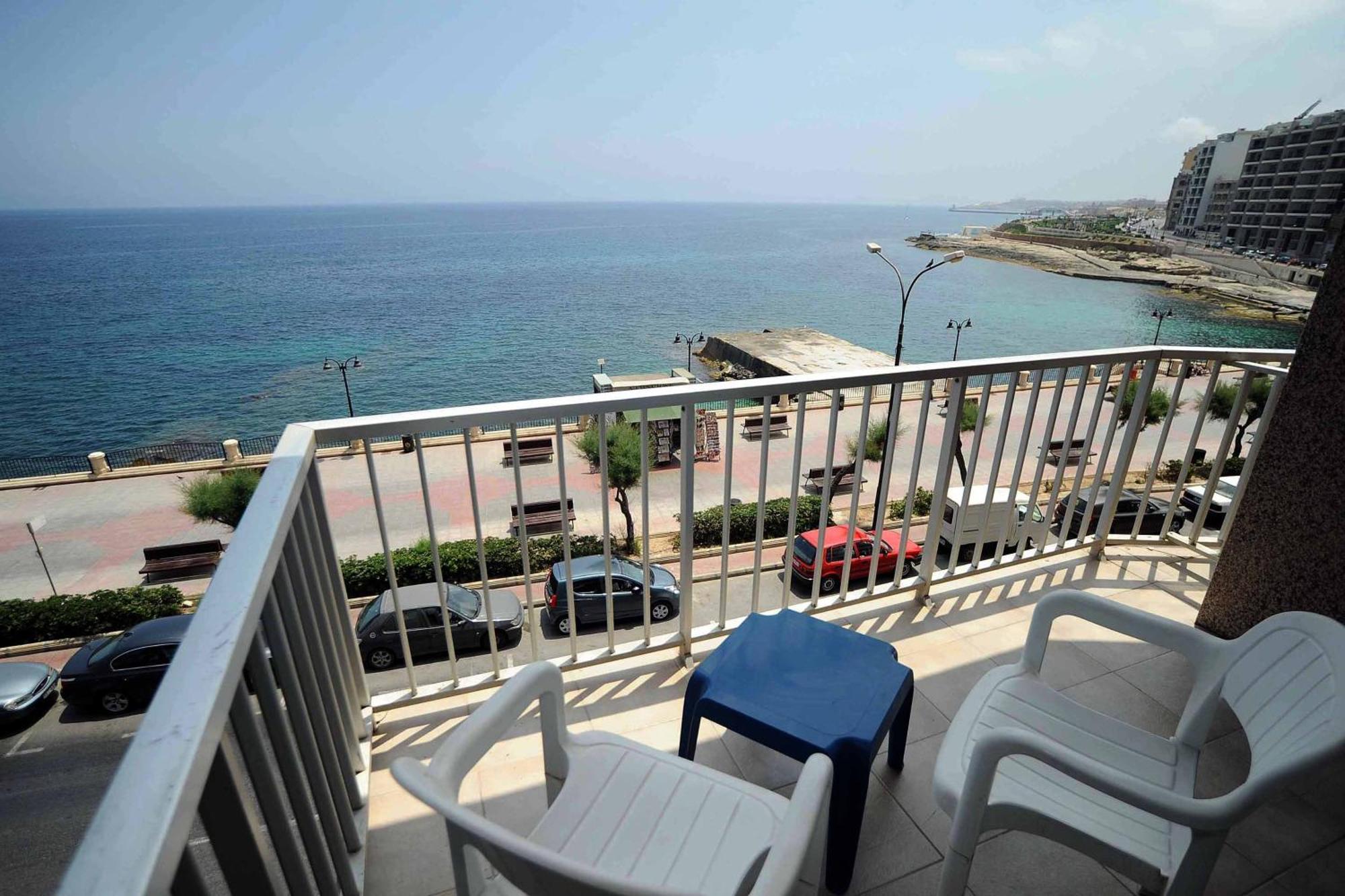 Sliema Chalet Hotel Bagian luar foto