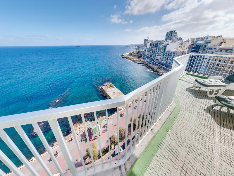 Sliema Chalet Hotel Bagian luar foto