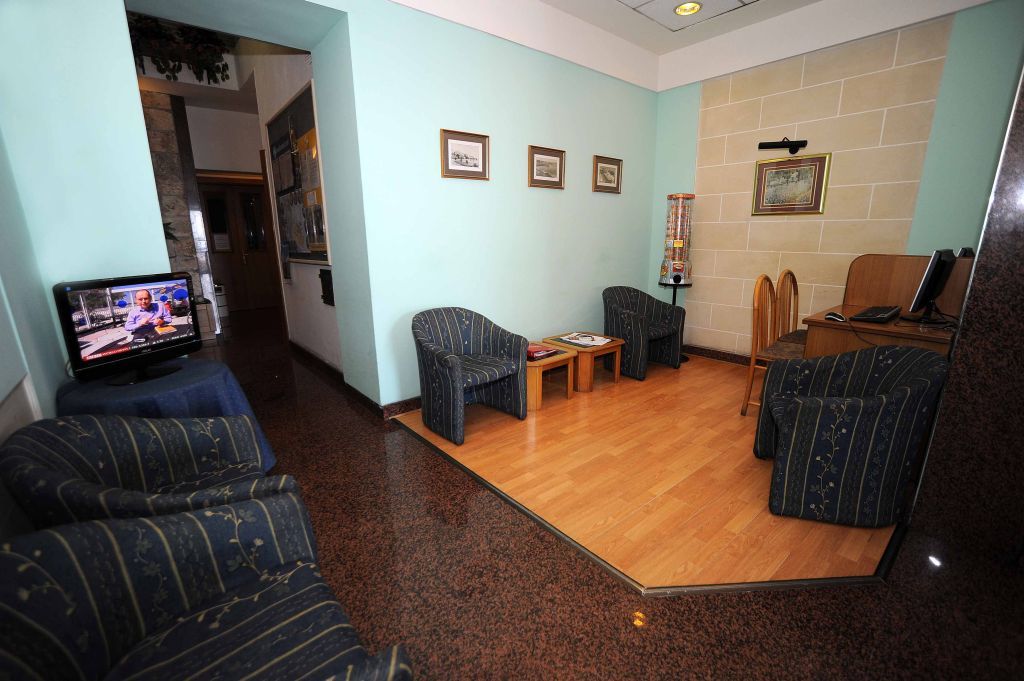 Sliema Chalet Hotel Bagian luar foto