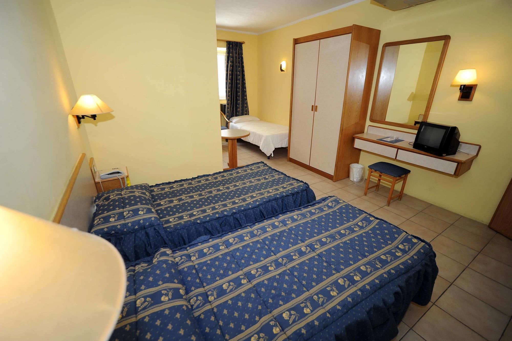 Sliema Chalet Hotel Bagian luar foto