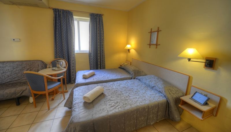 Sliema Chalet Hotel Bagian luar foto