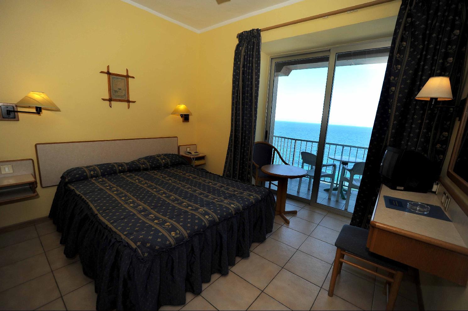 Sliema Chalet Hotel Bagian luar foto