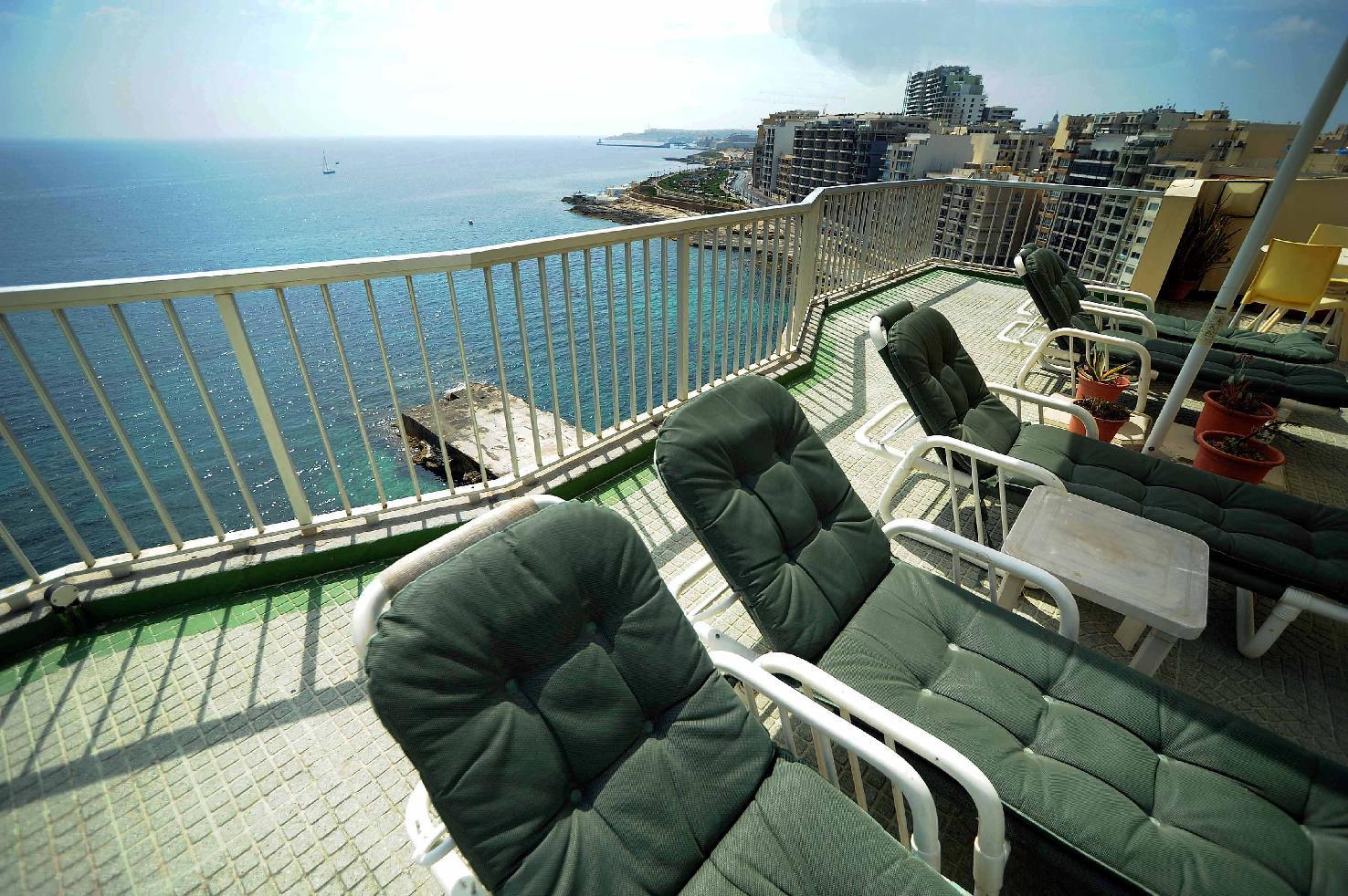 Sliema Chalet Hotel Bagian luar foto