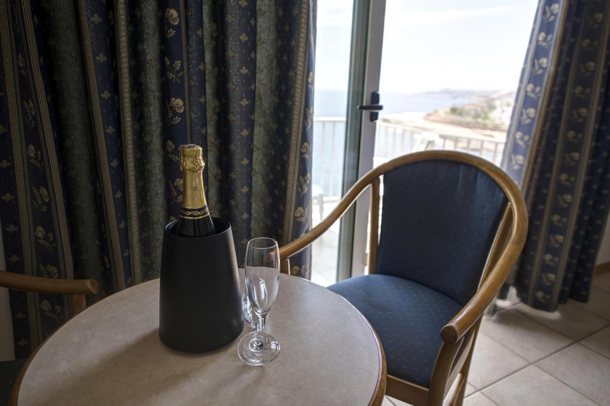 Sliema Chalet Hotel Bagian luar foto