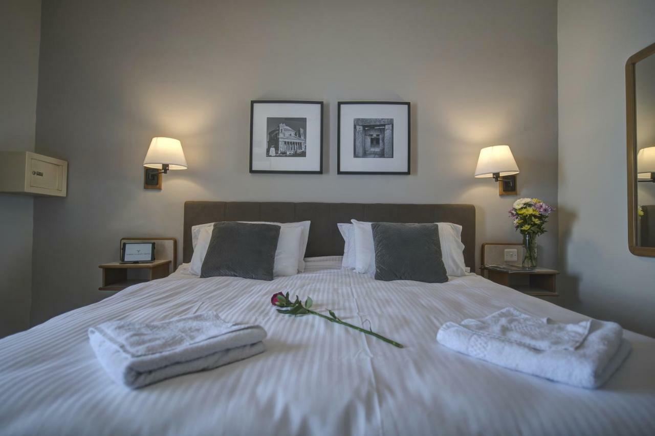 Sliema Chalet Hotel Bagian luar foto