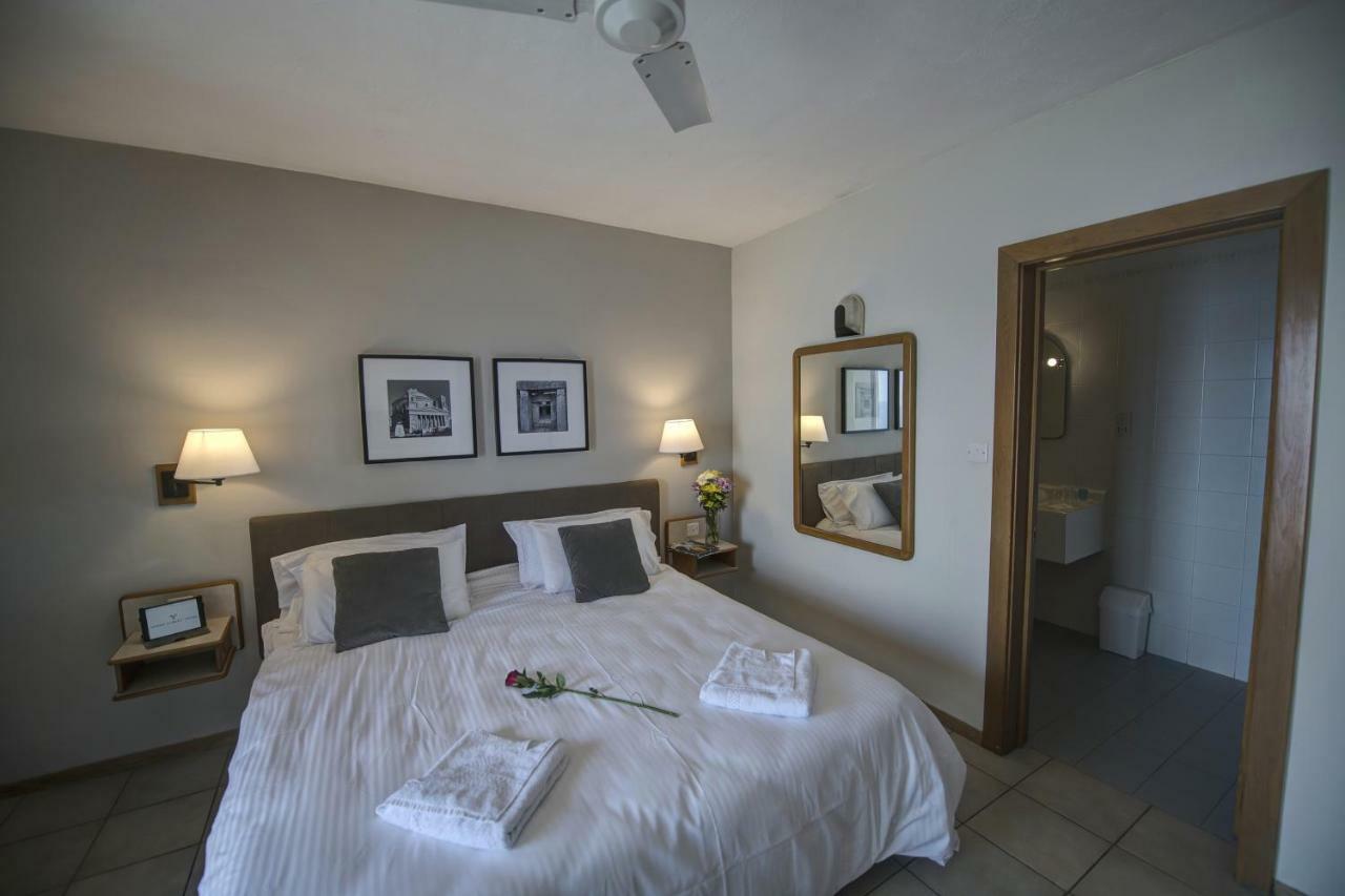 Sliema Chalet Hotel Bagian luar foto