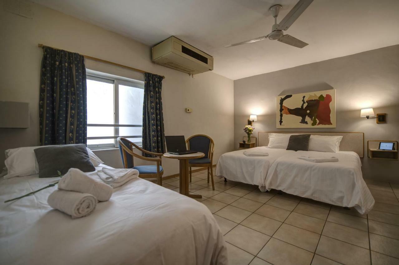 Sliema Chalet Hotel Bagian luar foto