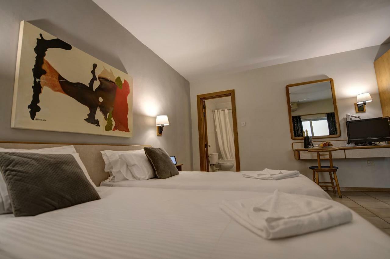 Sliema Chalet Hotel Bagian luar foto