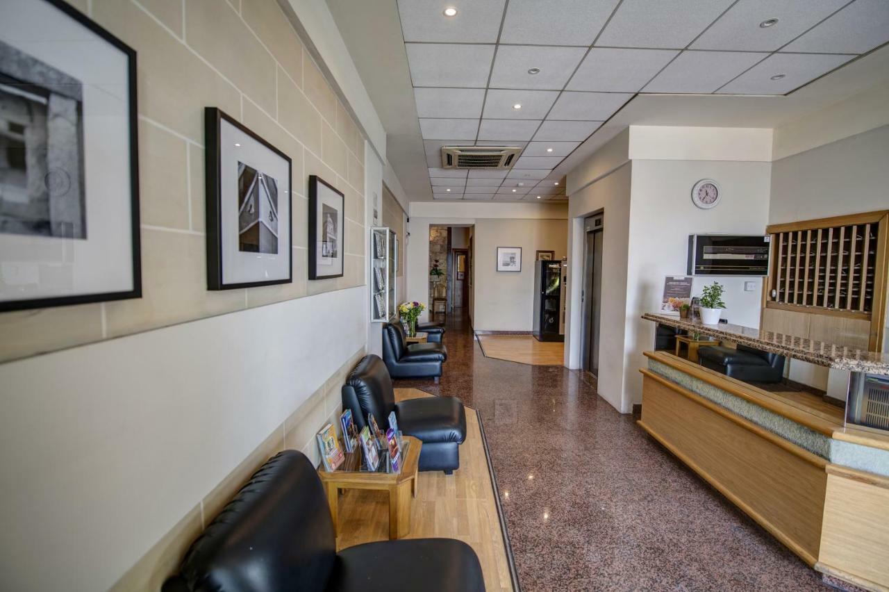 Sliema Chalet Hotel Bagian luar foto