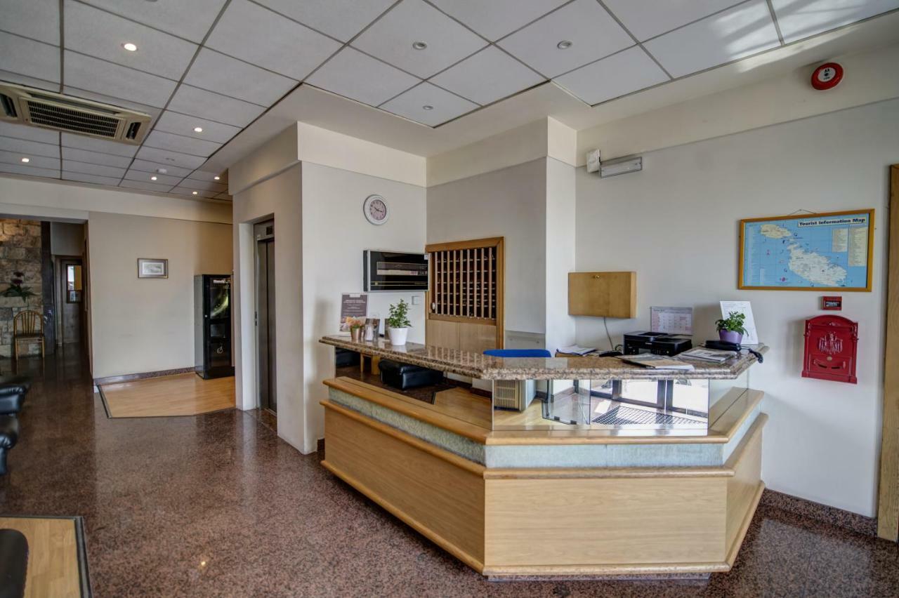 Sliema Chalet Hotel Bagian luar foto
