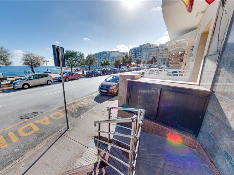Sliema Chalet Hotel Bagian luar foto