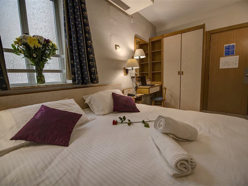 Sliema Chalet Hotel Bagian luar foto