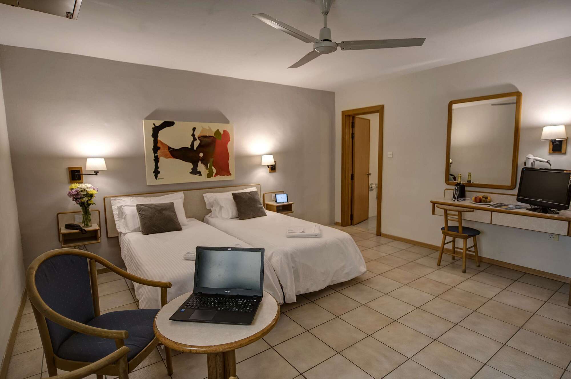 Sliema Chalet Hotel Bagian luar foto